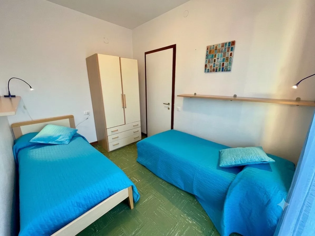 Via Vivaldi: Ampio appartamento con giardino privato, mansarda e terrazza abitabile a due passi dal mare - Foto 10