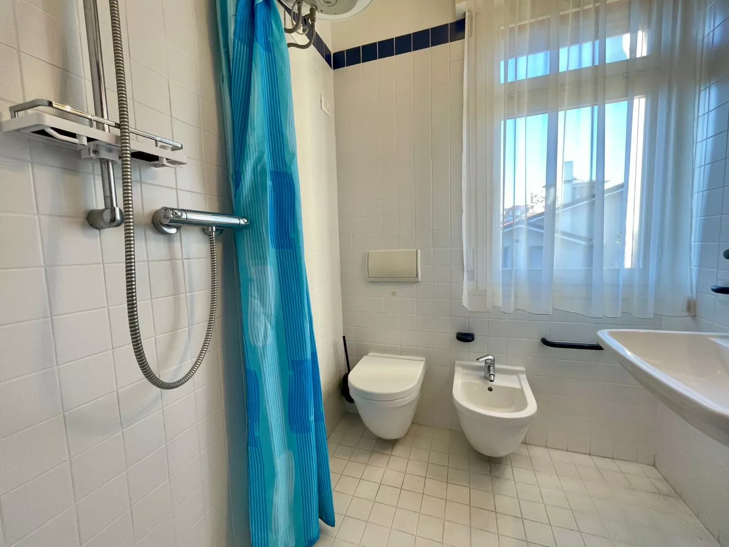 Via Vivaldi: Ampio appartamento con giardino privato, mansarda e terrazza abitabile a due passi dal mare - Foto 13