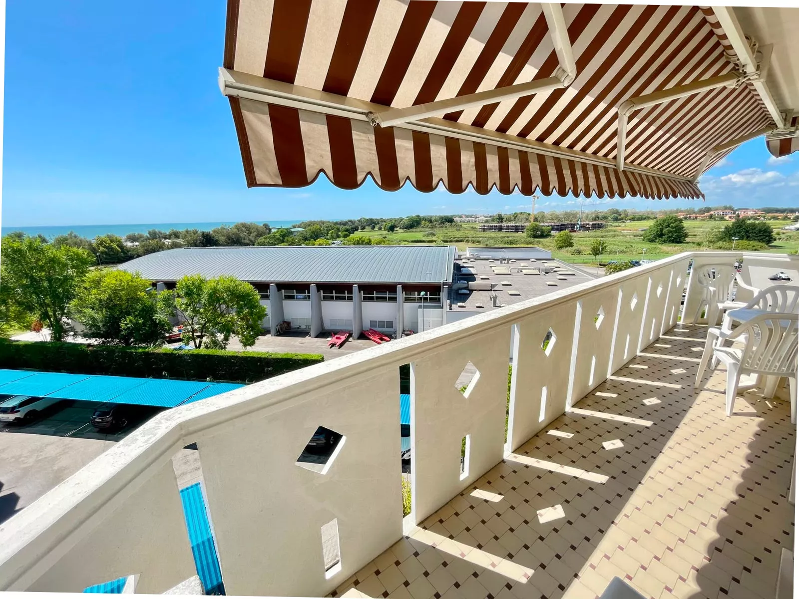 Residence La Zattera - appartamento di angolo con vista mare e piscina, a soli 50 mt dal mare - Foto 15