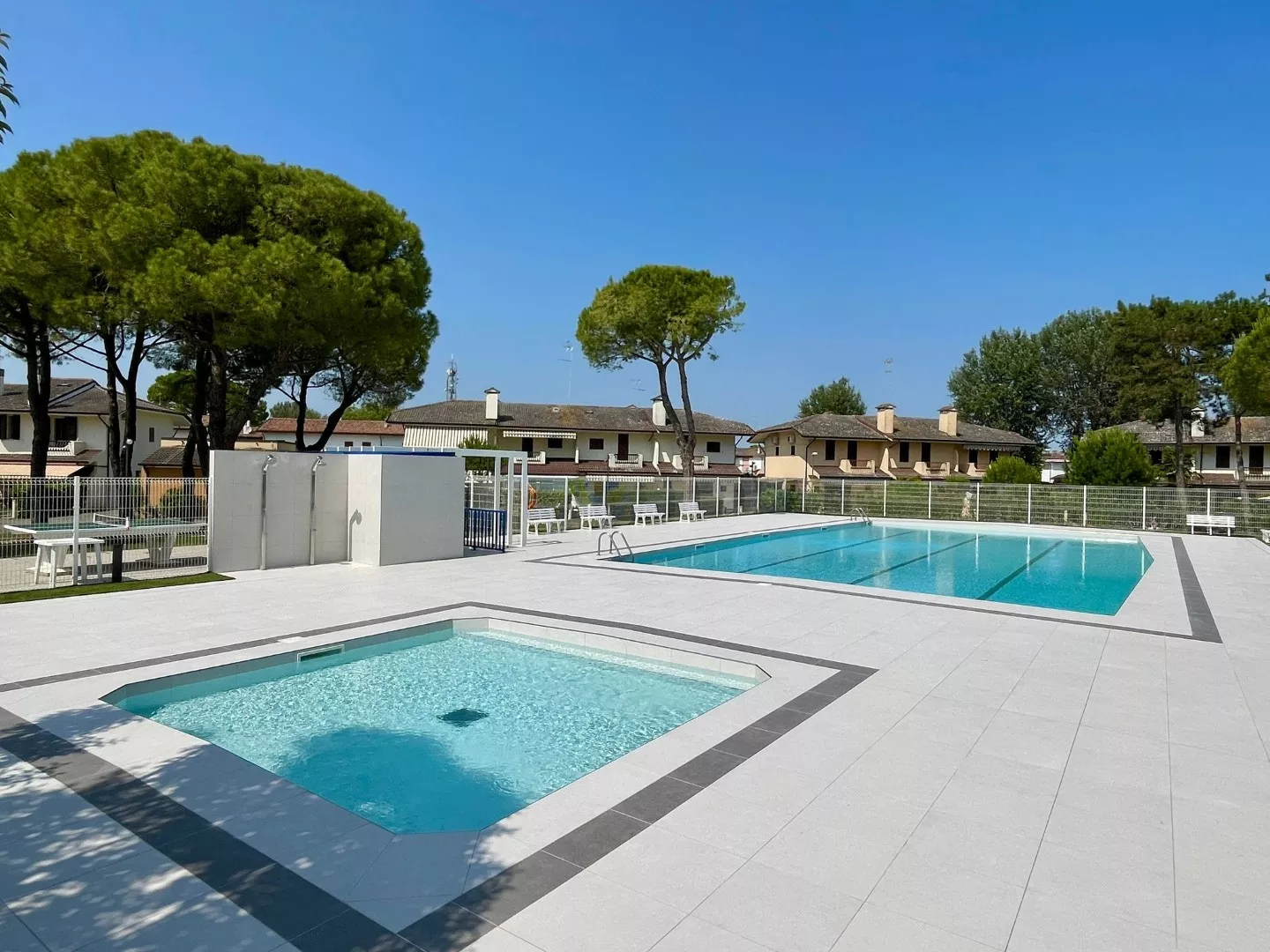 LOS NIDOS, con piscina e campo da tennis. Villetta di testa ad angolo con due camere da letto - Foto 12