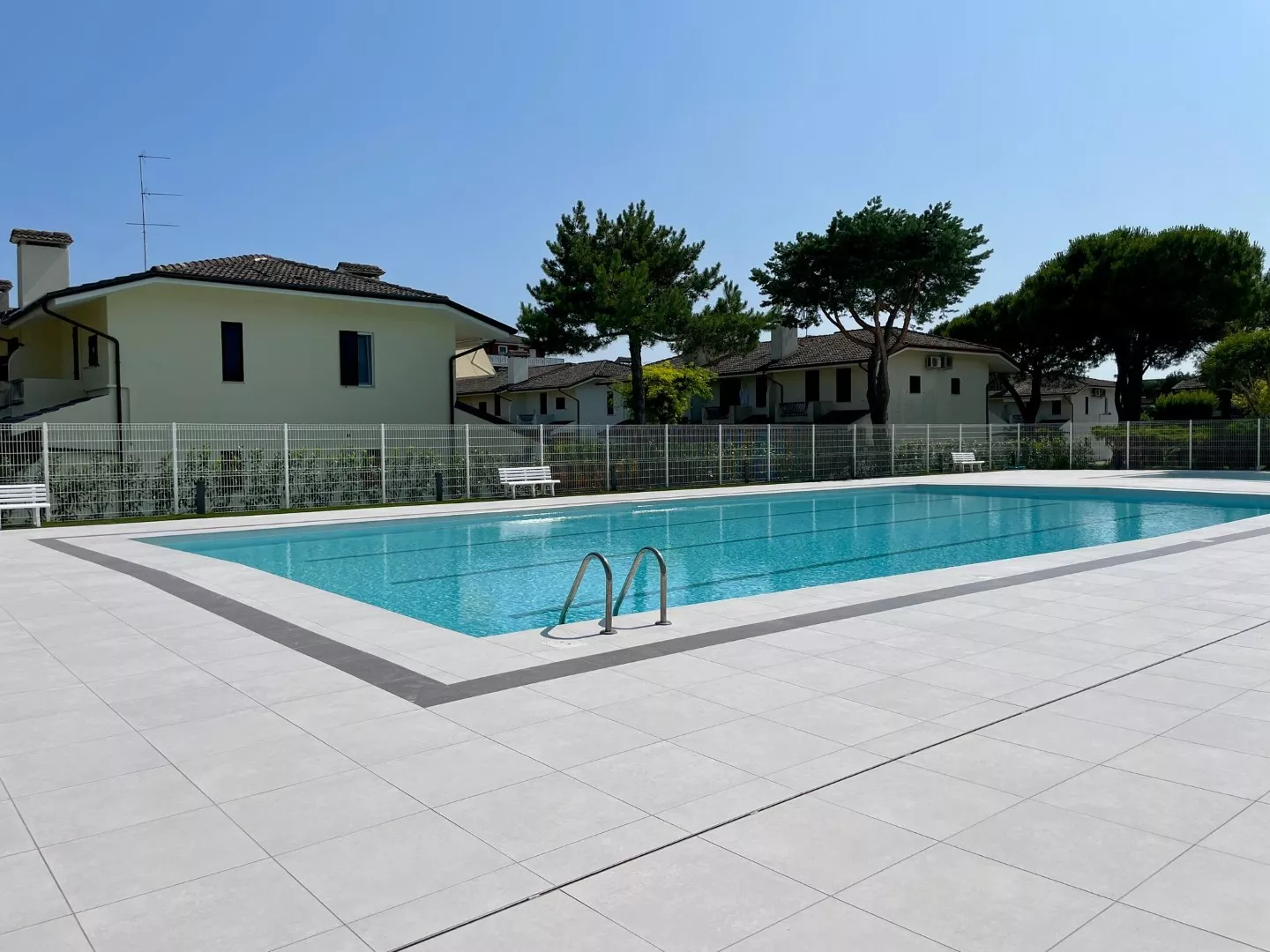 LOS NIDOS, con piscina e campo da tennis. Villetta di testa ad angolo con due camere da letto - Foto 15