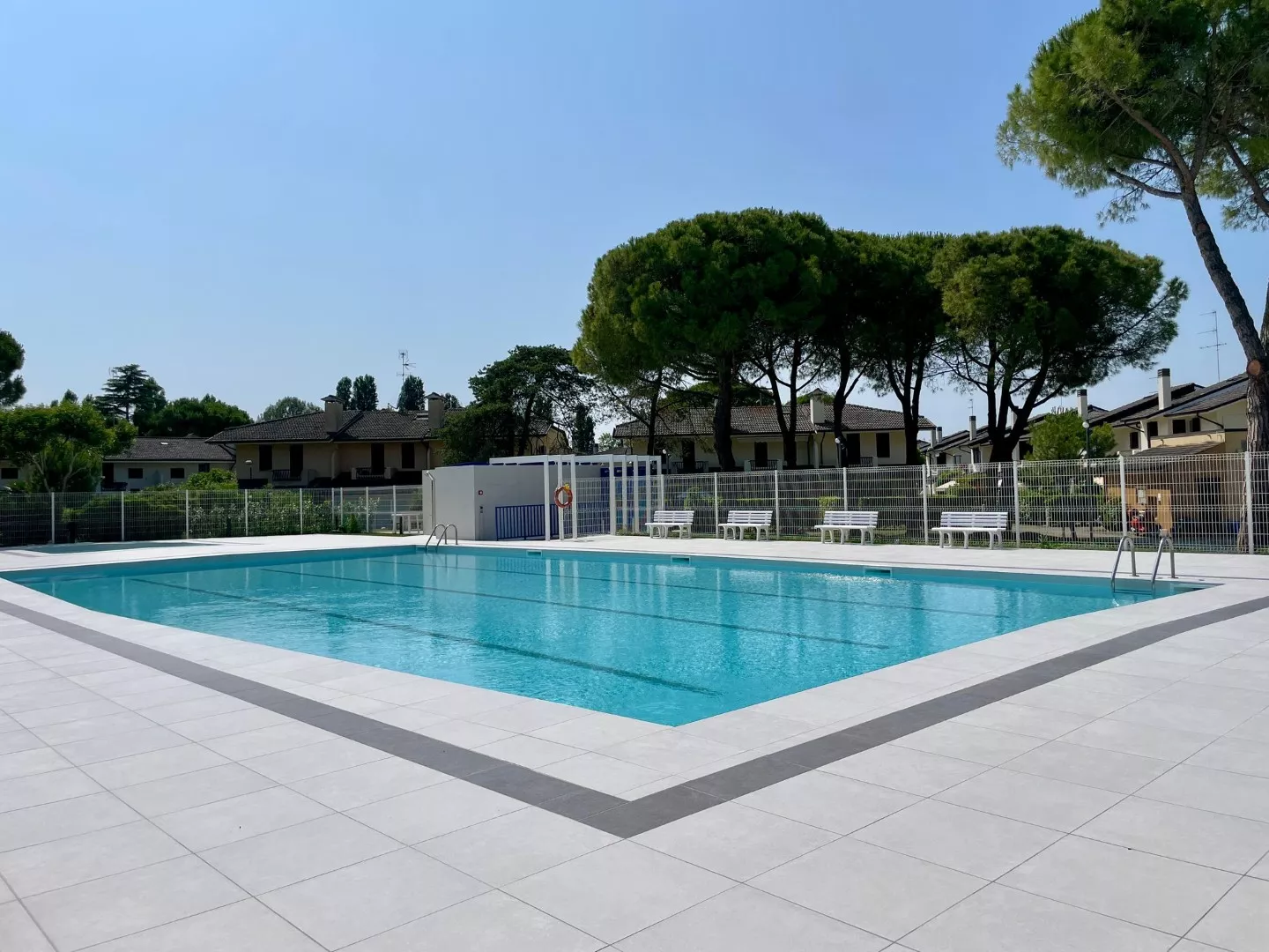 LOS NIDOS, con piscina e campo da tennis. Villetta di testa ad angolo con due camere da letto - Foto 16
