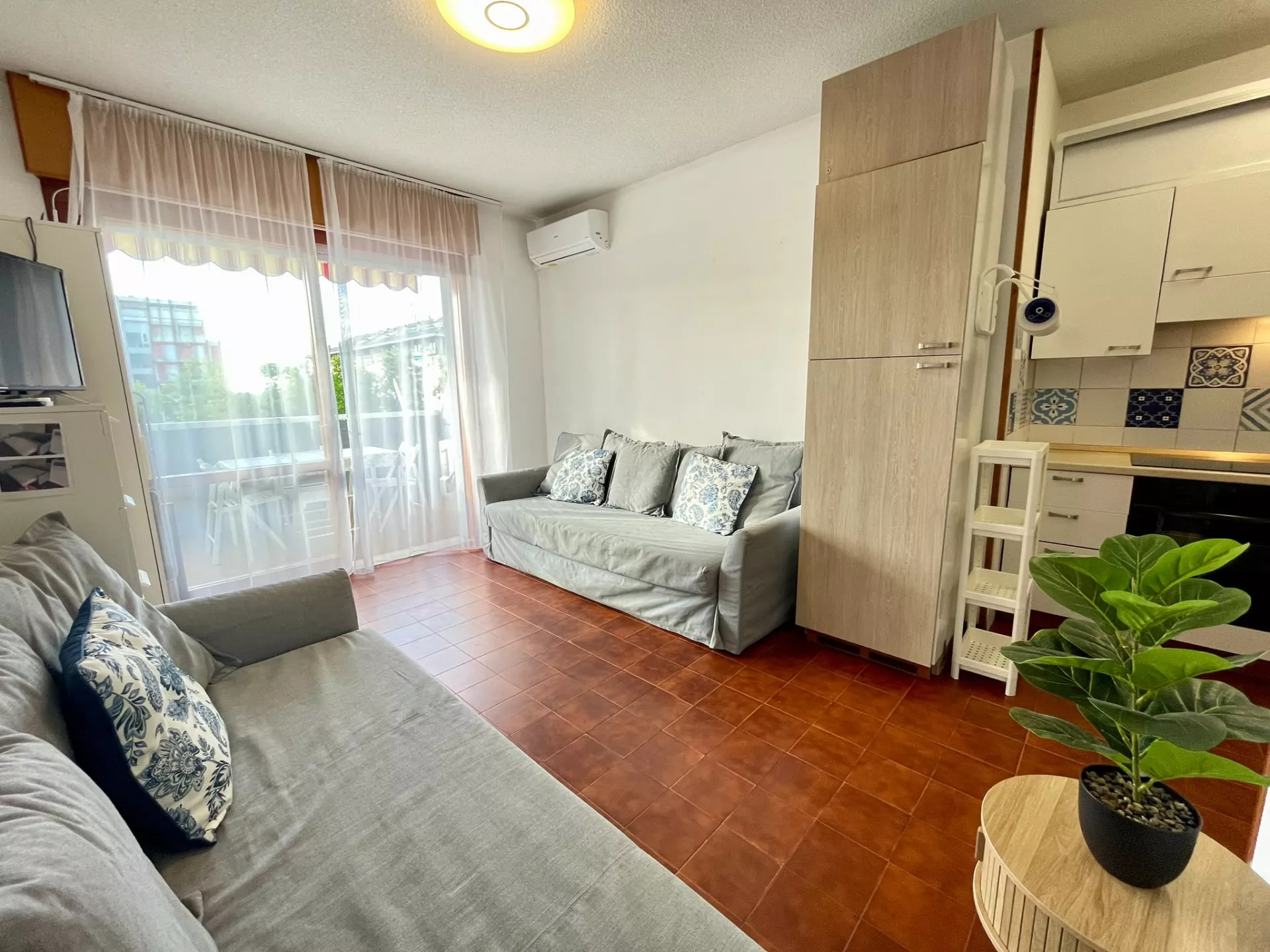 HOLIDAY - Monolocale con piscina e terrazzo abitabile nel cuore di Porto Santa Margherita - Foto 1